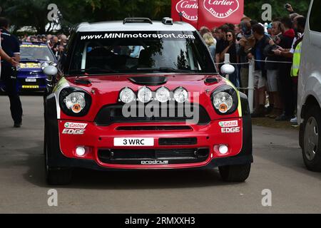 MINI Countryman WRC, 50 Jahre WRC, Rallye-Weltmeisterschaft, Eine Auswahl der weltweit besten und erfolgreichsten WRC-Fahrzeuge, die Bühnenrallyes abdecken Stockfoto