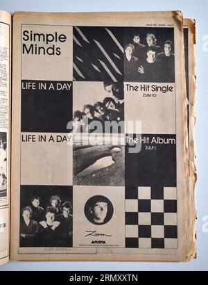 1970er Jahre Werbespot für Life in a Day von Simple Minds in Sounds, eine britische Musikzeitung Stockfoto