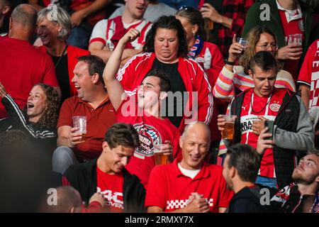 Eindhoven, Niederlande. 30. August 2023. EINDHOVEN, NIEDERLANDE - AUGUST 30: PSV-Fans während des Play-Off-Spiels der UEFA Champions League in der zweiten Liga zwischen PSV und Rangers im Philips Stadion am 30. August 2023 in Eindhoven, Niederlande (Foto: Rene Nijhuis/Orange Pictures) Guthaben: Orange Pics BV/Alamy Live News Stockfoto