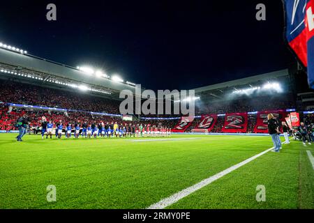 Eindhoven, Niederlande. 30. August 2023. EINDHOVEN, NIEDERLANDE - AUGUST 30: Aufstellung der Spieler vor dem Machstart während des Play-Off-Spiels der UEFA Champions League im zweiten Leg zwischen PSV und Rangers im Philips Stadion am 30. August 2023 in Eindhoven, Niederlande (Foto: Rene Nijhuis/Orange Pictures) Credit: Orange Pics BV/Alamy Live News Stockfoto