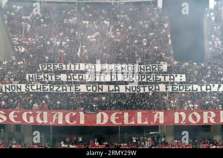 Bari, Italien. 30. August 2023. Unterstützer des SSC Bari während des SSC Bari vs ALS Cittadella, italienisches Fußball-Spiel der Serie B in Bari, Italien, August 30 2023 Credit: Independent Photo Agency/Alamy Live News Stockfoto