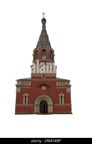 Orthodoxe Kathedrale mit roten Ziegeln und Kuppeln auf weißem Hintergrund Stockfoto