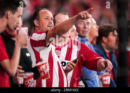 Eindhoven, Niederlande. 30. August 2023. EINDHOVEN, NIEDERLANDE - AUGUST 30: PSV-Fans während des Play-Off-Spiels der UEFA Champions League in der zweiten Liga zwischen PSV und Rangers im Philips Stadion am 30. August 2023 in Eindhoven, Niederlande (Foto: Rene Nijhuis/Orange Pictures) Guthaben: Orange Pics BV/Alamy Live News Stockfoto