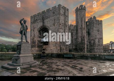 Statue von David Lloyd George, Caernarfon, Wales Stockfoto