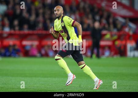 Nathan Redmond #15 von Burnley in Aktion während des Carabao Cup Spiels Nottingham Forest vs Burnley in City Ground, Nottingham, Großbritannien, 30. August 2023 (Foto: Gareth Evans/News Images) Stockfoto