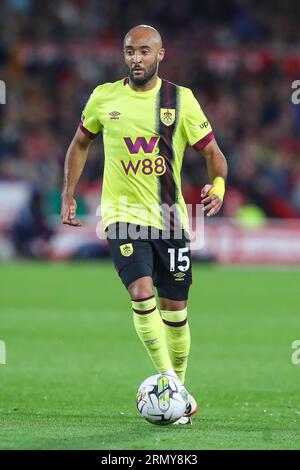Nathan Redmond #15 von Burnley macht eine Pause mit dem Ball während des Carabao Cup Matches Nottingham Forest vs Burnley in City Ground, Nottingham, Großbritannien, 30. August 2023 (Foto: Gareth Evans/News Images) in, am 30.08.2023. (Foto: Gareth Evans/News Images/SIPA USA) Credit: SIPA USA/Alamy Live News Stockfoto