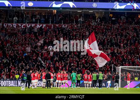 Eindhoven, Niederlande. 30. August 2023. EINDHOVEN, NIEDERLANDE - AUGUST 30: PSV-Spieler, die ihre Seite feiern, gewinnen mit den Fans während des Play-Off-Spiels der UEFA Champions League in der zweiten Liga zwischen PSV und Rangers im Philips Stadion am 30. August 2023 in Eindhoven, Niederlande (Foto: Rene Nijhuis/Orange Pictures) Guthaben: Orange Pics BV/Alamy Live News Stockfoto