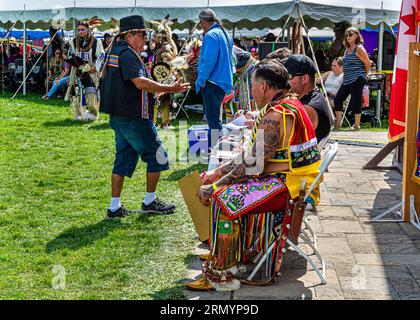 Pow Wow. Es ist eine der größten Zusammenkünfte der Ureinwohner Kanadas. POW Wow ist eine Feier der Musik, des Tanzes und der Tradition. Stockfoto