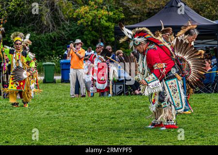 Pow Wow. Es ist eine der größten Zusammenkünfte der Ureinwohner Kanadas. POW Wow ist eine Feier der Musik, des Tanzes und der Tradition. Stockfoto