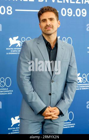 Andrea Pallaoro posiert beim Juryfotocall des 80. Internationalen Filmfestivals von Venedig im Palazzo del Casino am Lido in Venedig, Italien, am 30. August 2023. Stockfoto