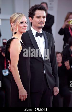 Venedig, Italien. 30. August 2023. VENEDIG, ITALIEN - AUGUST 30: Olivia Hamilton und Damien Chazelle nehmen am 30. August 2023 am 80. Internationalen Filmfestival von Venedig in Venedig Teil. Quelle: dpa/Alamy Live News Stockfoto