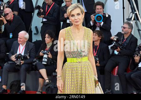 Venedig Lido, Italien. 30. August 2023. Melita Toscan du Plantier nimmt am Venedig Film Festival Teil, das im Palazzo del Cinema Venice Lido den roten Teppich eröffnete. Quelle: SOPA Images Limited/Alamy Live News Stockfoto