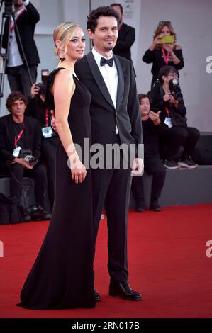 Venedig, Italien. 30. August 2023. Olivia Hamilton und Damien Chazelle nehmen am Mittwoch, den 30. August 2023, am 80. Internationalen Filmfestival in Venedig Teil. Foto von Rocco Spaziani/UPI Credit: UPI/Alamy Live News Stockfoto