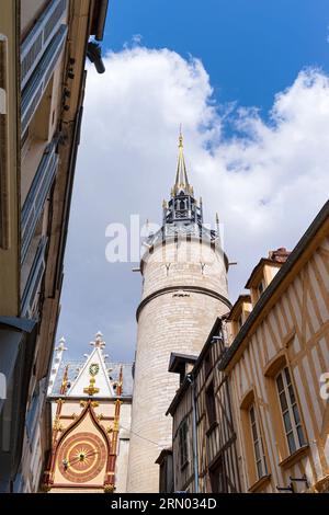 landmark clock tower tour de  l'horloge and timber framed building facades in clock district of auxerre france Stockfoto