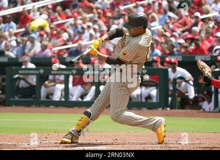 St. Louis, Usa. 30. August 2023. San Diego Padres Juan Soto schwingt und trifft eine RBI-Single im zweiten Inning gegen die St. Louis Cardinals im Busch Stadium in St. Louis am Mittwoch, den 30. August 2023. Foto von Bill Greenblatt/UPI Credit: UPI/Alamy Live News Stockfoto