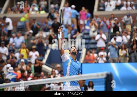 New York, USA. 30. August 2023. Der serbische Novak Djokovic reagiert, nachdem er die Spanierin Zapata Miralles während der 2. Runde der Männer beim US Open Tennis-Turnier 2023 im Flushing Meadow Corona Park in Queens, New York, NY, 30. August 2023 besiegt hat. (Foto: Anthony Behar/SIPA USA) Credit: SIPA USA/Alamy Live News Stockfoto