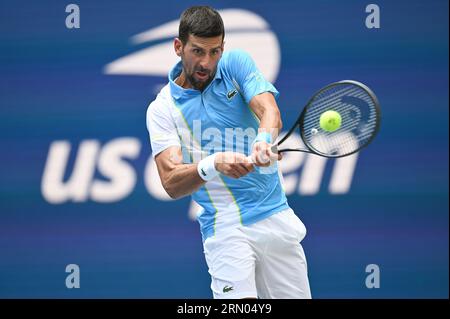 New York, USA. 30. August 2023. Der serbische Novak Djokovic spielt gegen Zapata Miralles in der zweiten Runde der Männer beim US Open Tennis-Turnier 2023, das im Flushing Meadow Corona Park in Queens, New York, NY, 30. August 2023 stattfindet. (Foto: Anthony Behar/SIPA USA) Credit: SIPA USA/Alamy Live News Stockfoto