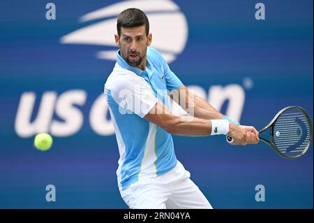 New York, USA. 30. August 2023. Der serbische Novak Djokovic spielt gegen Zapata Miralles in der zweiten Runde der Männer beim US Open Tennis-Turnier 2023, das im Flushing Meadow Corona Park in Queens, New York, NY, 30. August 2023 stattfindet. (Foto: Anthony Behar/SIPA USA) Credit: SIPA USA/Alamy Live News Stockfoto