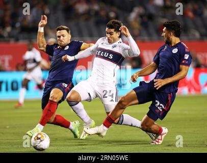 Chicago, USA, 30. August 2023. Brian White (24) von Vancouver Whitecaps FC (MLS) kämpft im Soldier Field in Chicago, IL, USA, um den Ball gegen den Chicago Fire FC. Quelle: Tony Gadomski / All Sport Imaging / Alamy Live News Stockfoto