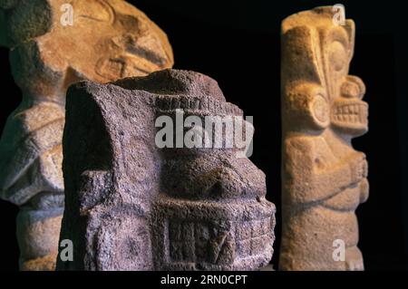 Antikes religiöses Denkmal und megalithische präkolumbianische Skulptur im San Agustín Archäologischen Park, Kolumbien, Steinstatuen, UNESCO-WELTKULTURERBE. Stockfoto