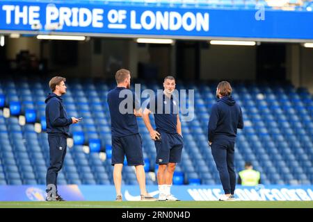 London, Großbritannien. 30. August 2023. Lee Brown vom AFC Wimbledon wurde vor dem Start während des zweiten Spiels der EFL Carabao Cup South zwischen Chelsea und AFC Wimbledon in Stamford Bridge, London, England am 30. August 2023 gesehen. Foto: Carlton Myrie. Nur redaktionelle Verwendung, Lizenz für kommerzielle Nutzung erforderlich. Keine Verwendung bei Wetten, Spielen oder Veröffentlichungen eines einzelnen Vereins/einer Liga/eines einzelnen Spielers. Credit: UK Sports Pics Ltd/Alamy Live News Stockfoto