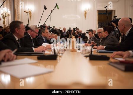 (141118) -- MOSKAU, 18. November 2014 -- der russische Außenminister Sergej Lawrow (3. L) trifft sich mit seinem deutschen Amtskollegen Frank-Walter Steinmeier (3. R) in Moskau, Russland, 18. November 2014. ) RUSSLAND-MOSKAU-DEUTSCHLAND-FM-TREFFEN DaixTianfang PUBLICATIONxNOTxINxCHN Moskau 18. November 2014 Russische Außenminister Sergej Lawrow 3. L trifft sich mit seinem deutschen Part Frank Walter Stein Meier 3. R in Moskau Russland 18. November 2014 Russland Moskau Deutschland FM Treffen PUBLICATIONxNOTxINxCHN Stockfoto