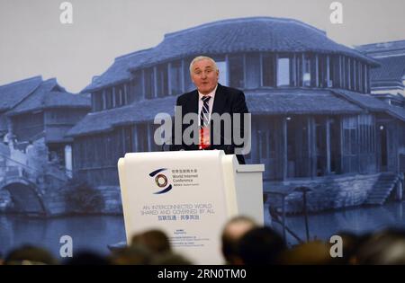 (141119) -- WUZHEN, 19. November 2014 -- der ehemalige irische Premierminister Bertie Ahern spricht bei der Eröffnungszeremonie der World Internet Conference 2014 in Wuzhen, Ostchinesische Provinz Zhejiang, 19. November 2014. Vertreter aus fast 100 Ländern und Regionen nahmen an der dreitägigen Veranstaltung Teil, die am Mittwoch in Wuzhen begann. ) (lmm) CHINA-ZHEJIANG-WUZHEN-WORLD INTERNET CONFERENCE (CN) HanxChuanhao PUBLICATIONxNOTxINxCHN Wuzhen 19. November 2014 der ehemalige irische Premierminister Bertie Ahern spricht BEI der Eröffnungszeremonie der World Internet Conference 2014 in Wuzhen East China, Provinz Zhejiang, N Stockfoto