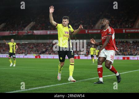 Burnley erster Mannschaftsspieler Johann Berg Gudmundsson in Aktion Nottingham Forest gegen Burnley FC im City Ground Nottingham für das Carabao Cup Spiel 30 Aug 2023 Stockfoto