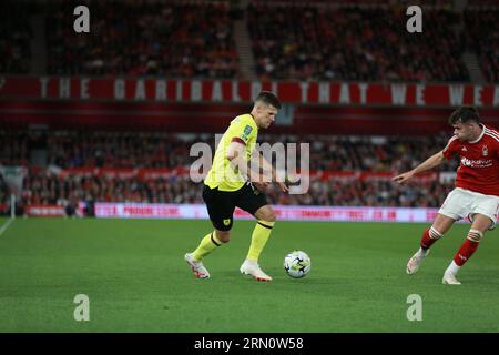 Burnley erster Mannschaftsspieler Johann Berg Gudmundsson in Aktion Nottingham Forest gegen Burnley FC im City Ground Nottingham für das Carabao Cup Spiel 30 Aug 2023 Stockfoto