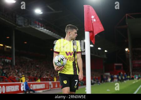 Burnley erster Mannschaftsspieler Johann Berg Gudmundsson in Aktion Nottingham Forest gegen Burnley FC im City Ground Nottingham für das Carabao Cup Spiel 30 Aug 2023 Stockfoto