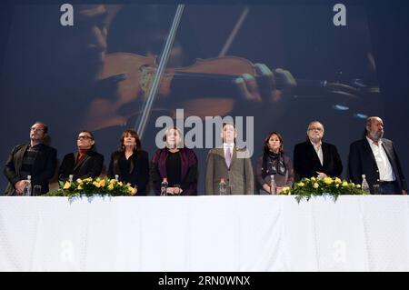 Das Bild des kolumbianischen Vorsitzes zeigt (von L bis R) die Schriftsteller Ignacio Padilla aus Mexiko, Horacio Castellanos Mora aus El Salvador, Cristina Fernandez de Kirchner Cubas aus Spanien, Kulturministerin von Kolumbien Mariana Garces, den kolumbianischen Präsidenten Juan Manuel Santos, den kolumbianischen Nationalbibliotheksleiter Consuelo Gaitan, die Schriftsteller Mempo Giardinelli aus Argentinien und Antonio Caballero aus Kolumbien nahmen am 21. November 2014 an der Preisverleihung des Gabriel Garcia Marquez Spanish American Tale Award in Bogota, der Hauptstadt Kolumbiens, Teil. Efrain Herrera/kolumbianischer Vorsitz) (rhj) KOLUMBIEN-BOGOTA-SANTOS Stockfoto