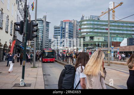 Oslo, Norwegen, 20. Juni 2023: Die Stadt Oslo verfügt über ein umfassendes Verkehrsnetz. Das öffentliche Nahverkehrssystem umfasst die U-Bahn li Stockfoto