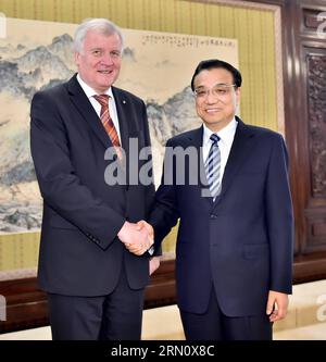 Der chinesische Ministerpräsident Li Keqiang (R) trifft sich am 24. November 2014 in Peking, der Hauptstadt Chinas, mit dem Vorsitzenden der Christlichen Sozialunion (CSU) und dem Ministerpräsidenten Bayerns Horst Seehofer. (lmm) CHINA-BEIJING-LI KEQIANG-GERMANY-BAVARIA-HORST SEEHOFER-MEETING (CN) LixTao PUBLICATIONxNOTxINxCHN der chinesische Ministerpräsident Keqiang r trifft sich mit dem Vorsitzenden der Christlichen Sozialunion CSU Deutschlands und dem Ministerpräsidenten Bayerns Horst Seehofer in Peking, Hauptstadt Chinas, 24. November 2014 Stockfoto