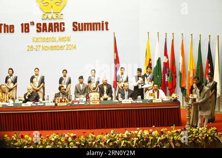 (141126) -- KATHMANDU, 26. November 2014 -- die nepalesische Premierministerin Sushil Koirala (R Front) eröffnet die Eröffnungssitzung des 18. Gipfeltreffens der Südasiatischen Vereinigung für regionale Zusammenarbeit (SAARC) im Rathaus in Kathmandu, Nepal, am 26. November 2014. Der 18. Gipfel der SAARC begann hier am Mittwoch mit dem Schwerpunkt auf Fragen der regionalen Sicherheit, des Handels und der Integration. Pool/) NEPAL-KATHMANDU-SAARC-GIPFEL NarendraxShrestha PUBLICATIONxNOTxINxCHN Kathmandu Nov 26 2014 Nepalesische Premierminister Sushil Koirala r Front die Eröffnungssitzung der 18. Südasiatischen Vereinigung für regionale Zusammenarbeit SAARC Stockfoto