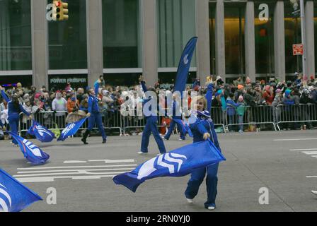 (141127) -- NEW YORK, 27. November 2014 -- Menschen nehmen an der 88. Macy s Thanksgiving Day Parade in New York, USA, 27. November 2014 Teil. ) U.S.-NEW YORK-THANKSGIVING DAY-PARADE Qinxlang PUBLICATIONxNOTxINxCHN New York Nov 27 2014 Prominente nehmen an der 88. Macy S Thanksgiving Day Parade in New York Teil die Vereinigten Staaten Nov 27 2014 U S New York Thanksgiving Day Parade PUBLICATIONxNOTxINxCHN Stockfoto
