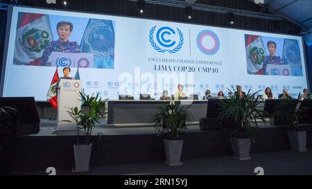 (141201) -- LIMA, 1. Dezember 2014 -- Christiana Figueres (L), Exekutivsekretärin des Rahmenübereinkommens der Vereinten Nationen über Klimaänderungen (UNFCCC), spricht an die Eröffnungssitzung der Plenartagung der 20. Konferenz der Vertragsparteien (COP 20) des UNFCCC in Lima, der Hauptstadt Perus, am 1. Dezember 2014. Die jährlichen UN-Klimaverhandlungen begannen am Montag in der peruanischen Hauptstadt Lima, in der Hoffnung, vor den wichtigen Gesprächen in Paris im Jahr 2015 ein neues internationales Klimaabkommen zu schließen. Die Gespräche in diesem Jahr dürften jedoch intensiv sein. ) PERU-LIMA-COP 20-KLIMAWANDEL-ÖFFNUNG XUXZIJIAN PUBLICA Stockfoto