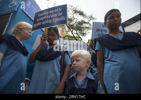 AKTUELLES ZEITGESCHEHEN Welttag der Menschen mit Behinderung (141203) -- CALCUTTA, 3. Dezember 2014 -- indische behinderte Mädchen nehmen an einer Kundgebung zum Internationalen Tag der Menschen mit Behinderungen in Kalkutta Teil, der Hauptstadt des ostindischen Bundesstaates Westbengalen, 3. Dezember 2014. Am Mittwoch findet der Internationale Tag der Menschen mit Behinderungen statt, um ein Verständnis für Behindertenfragen zu fördern und die Unterstützung für die würde, die Rechte und das Wohlergehen von Menschen mit Behinderungen zu mobilisieren. ) INDIEN-KALKUTTA-INTERNATIONALE TAGES-INVALIDITÄTS-RALLYE TumpaxMondal PUBLICATIONxNOTxINxCHN News aktuelle Veranstaltungen World Th Stockfoto