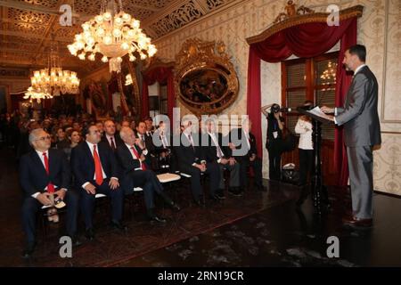 Das Bild von Zarzuelas Palast zeigt den spanischen König Felipe VI. (R), der am 7. Dezember 2014 in Veracruz (Mexiko) eine Rede hielt. Der spanische König Felipe VI. Wird am XXIV. Iberoamerikanischen Gipfel teilnehmen, der am 8. Und 9. Dezember in Veracruz stattfinden wird, und zwar zum ersten Mal als Staatschef. Borja Photographers/Zarzuela's Palace) MEXICO-VERACRUZ-SPAIN-SOCIETY-ROYALTY ZARZUELAxPALACE PUBLICATIONxNOTxINxCHN Bild von Zarzuela S Palace zeigt König Felipe VI. Von Spanien, der AM 7. Dezember 2014 in Veracruz Mexiko eine Rede halten wird Stockfoto