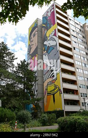 Artpark Tegel, Urban Street Art auf 8 Hochhäusern in Berlin Tegel, BustArt; Abfahrt Stockfoto