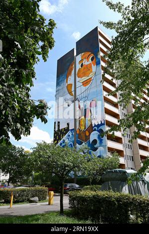 Artpark Tegel, Urban Street Art auf 8 Hochhäusern in Berlin Tegel, Jim Avignon; Ballon Stockfoto