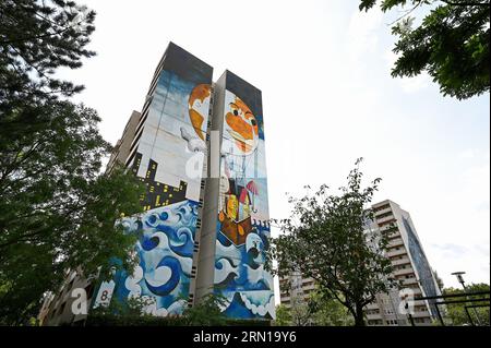 Artpark Tegel, Urban Street Art auf 8 Hochhäusern in Berlin Tegel, Jim Avignon; Ballon Stockfoto