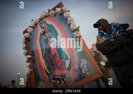 Ein Poster der Jungfrau von Guadalupe ist im Atrium der Basilika von Guadalupe während einer Veranstaltung anlässlich des Tages der Muttergottes von Guadalupe in Mexiko-Stadt, Mexiko, am 12. Dezember 2014 zu sehen. ) (jg) MEXIKO-MEXIKO-STADT-KULTUR-JUNGFRAU VON GUADALUPE-FEIER PedroxMera PUBLICATIONxNOTxINxCHN ein Poster der Jungfrau von Guadalupe IST Seen IM Atrium der Basilika von Guadalupe während der Veranstaltung anlässlich des Tages der Muttergottes von Guadalupe in Mexiko-Stadt Mexiko AM 12. Dezember 2014 JG Mexiko-Stadt Kultur Jungfrau von Guadalupe Feier PUxBLINNIXIERT Stockfoto