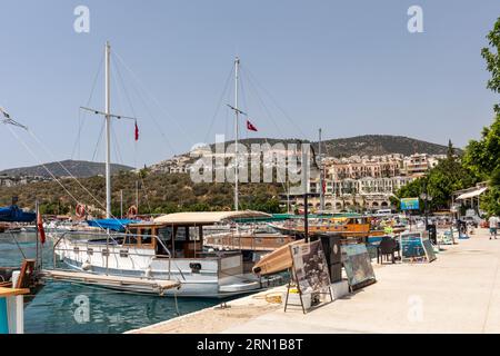 Touristische Bootsfahrt Gulets im Hafen von Kalkan, Kalkan, Türkei Stockfoto