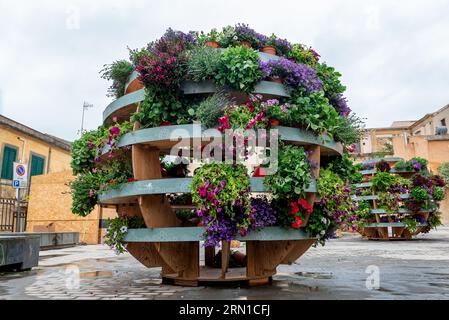 Noto, Sizilien, Italien - 20. Mai 2023: Das Blumenfest von Noto in Sizilien Stockfoto