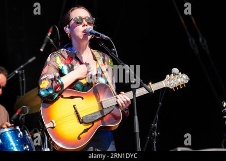 Sarah Jarosz on the Mountain Stage at Green man Festival in Wales, Großbritannien, August 2023. Foto: Rob Watkins Stockfoto