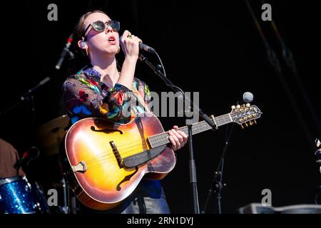 Sarah Jarosz on the Mountain Stage at Green man Festival in Wales, Großbritannien, August 2023. Foto: Rob Watkins Stockfoto