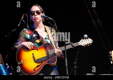 Sarah Jarosz on the Mountain Stage at Green man Festival in Wales, Großbritannien, August 2023. Foto: Rob Watkins Stockfoto