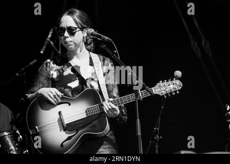 Sarah Jarosz on the Mountain Stage at Green man Festival in Wales, Großbritannien, August 2023. Foto: Rob Watkins Stockfoto