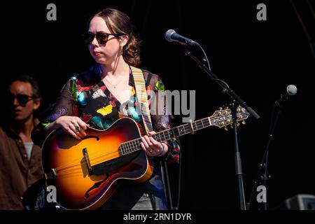 Sarah Jarosz on the Mountain Stage at Green man Festival in Wales, Großbritannien, August 2023. Foto: Rob Watkins Stockfoto