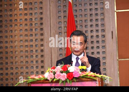 (141226) -- KATHMANDU, 26. Dezember 2014 -- der chinesische Außenminister Wang Yi spricht während einer gemeinsamen Pressekonferenz mit seinem nepalesischen Amtskollegen Mahendra Bahadur Pandey (nicht abgebildet) in Kathmandu, Nepal, 26. Dezember 2014. ) NEPAL-CHINA-FMS-PRESS-KONFERENZ PratapxThapa PUBLICATIONxNOTxINxCHN Kathmandu DEC 26 2014 Chinesische Außenminister Wang Yi spricht während einer Gemeinsamen Pressekonferenz mit seinem nepalesischen Teil Mahendra Bahadur Pandey nicht abgebildet in Kathmandu Nepal DEC 26 2014 Nepal China FMS Press Conference PUBLICATIONxNOTxINxCHN Stockfoto